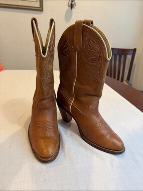 Vintage Acme Cowboy Western Boots Women’s SZ 8M 3 Inch High Heels
